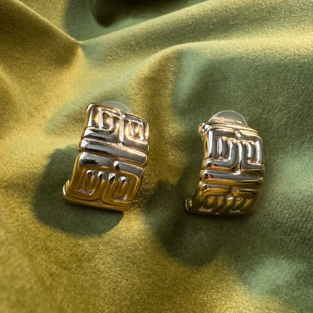 Vintage Givenchy 1980s Gold tone Earrings - Picture 3 of 8